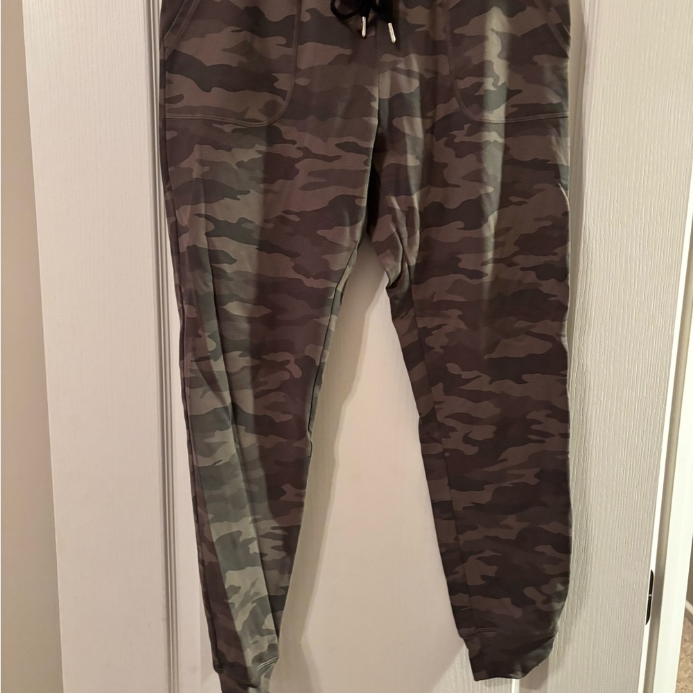 ZYIA Womens Unwind Camo Joggers